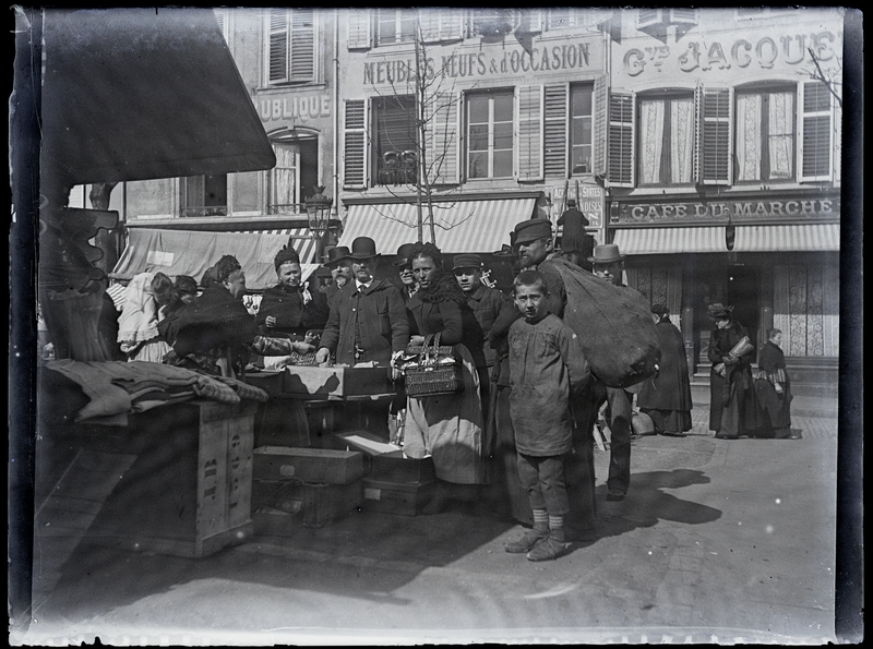 Félix Roy, Place Mengin à Nancy jour de marché vers 1905. Négatif gélatino-argentique sur plaque de verre, inv. 2019.0.519