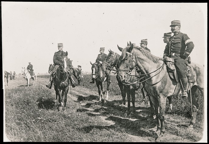 Félix Roy, Le général Langlois et son Etat-Major lors des grandes manœuvres de Nancy en 1901. Positif gélatino-argentique sur plaque de verre, inv. 2019.0.5469