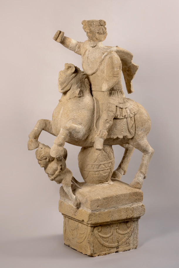 Cavalier au génie, calcaire, ronde-bosse, époque gallo-romaine