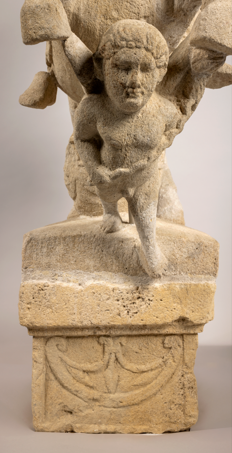 Cavalier au génie, calcaire, ronde-bosse, époque gallo-romaine
