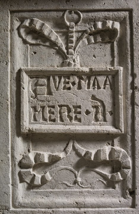 Lorraine, Piédestal de la croix cénotaphe de Philippe de Gueldre, 1ère moitié du XVIe siècle, Calcaire