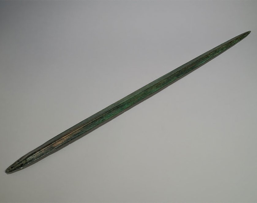 Épée, alliage cuivreux, moulé, âge du bronze