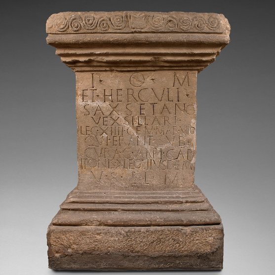 Autel à Jupiter et Hercule Saxsetanus, calcaire, époque gallo-romaine