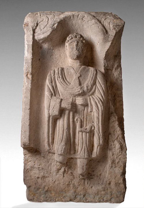 Stèle funéraire, calcaire, époque gallo-romaine