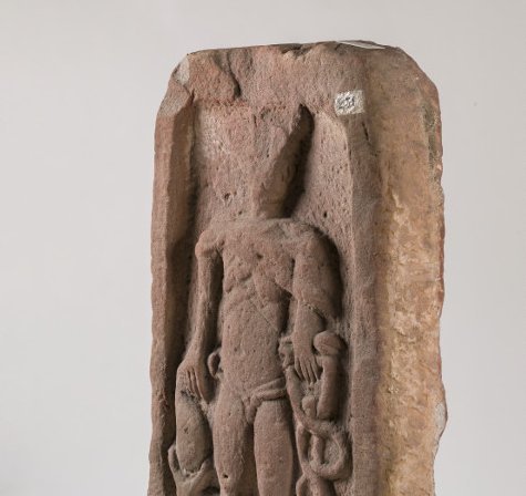 Stèle à Mercure, grès, époque gallo-romaine, IIIe siècle	